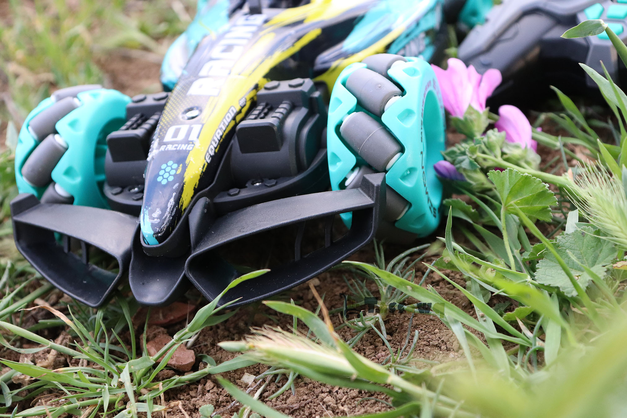 سيارة سباق Formula عالية السرعة - الصورة 16