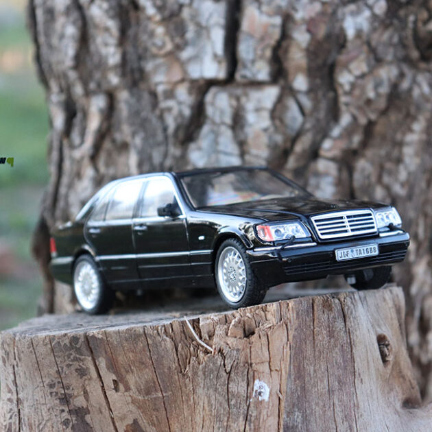1:24 1997 Mercedes-Benz Mercedes S320 W140 S-Class