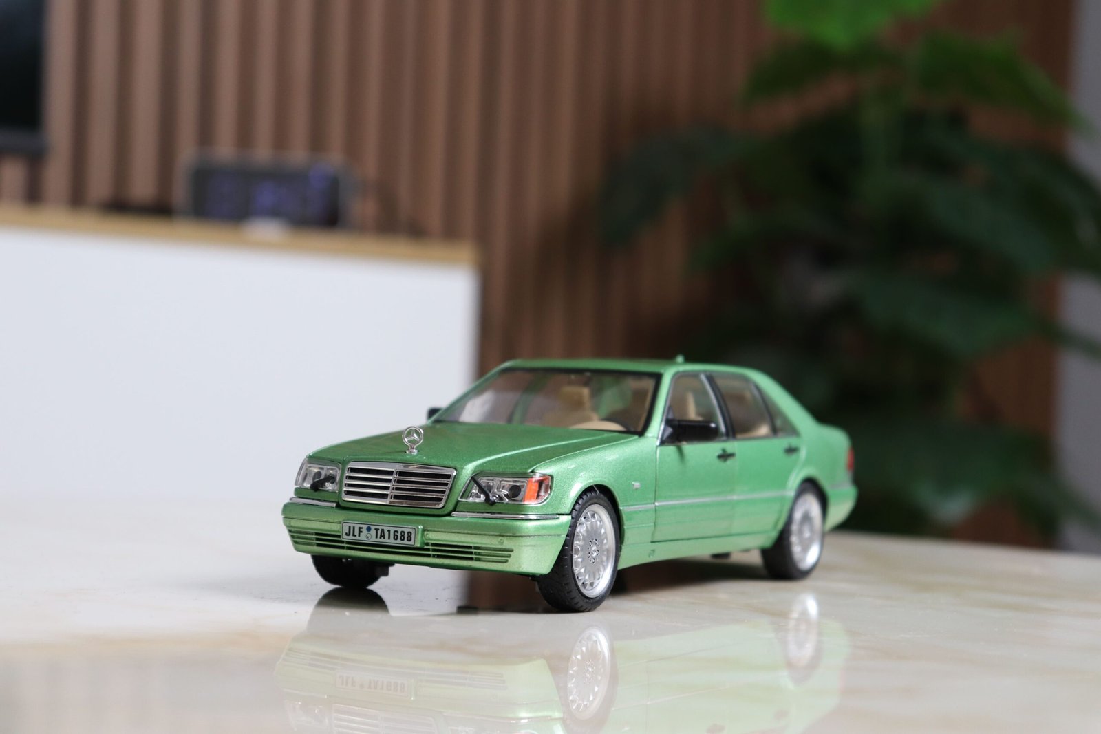 1:24 1997 Mercedes-Benz Mercedes S320 W140 S-Class - الصورة 8