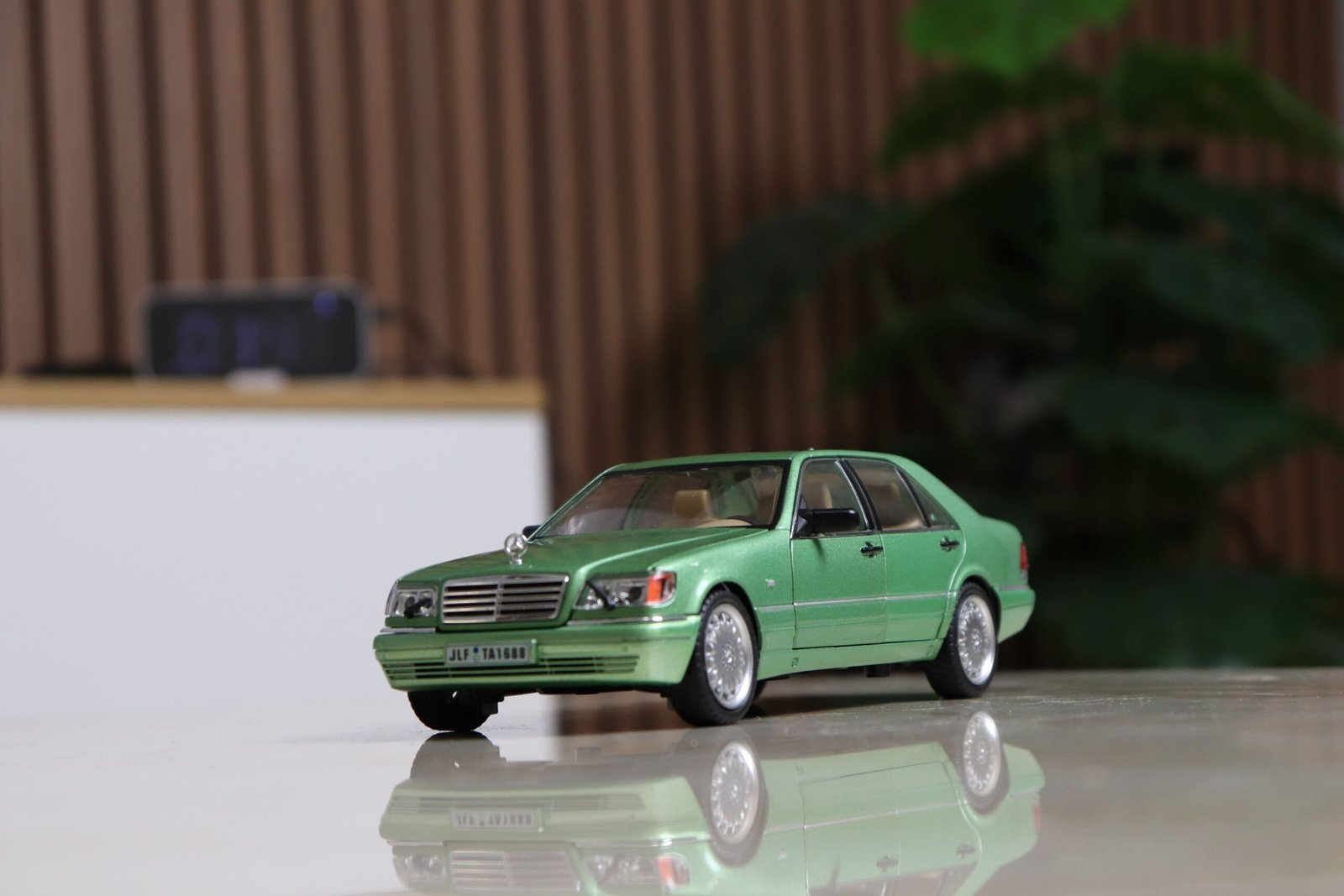 1:24 1997 Mercedes-Benz Mercedes S320 W140 S-Class - الصورة 9