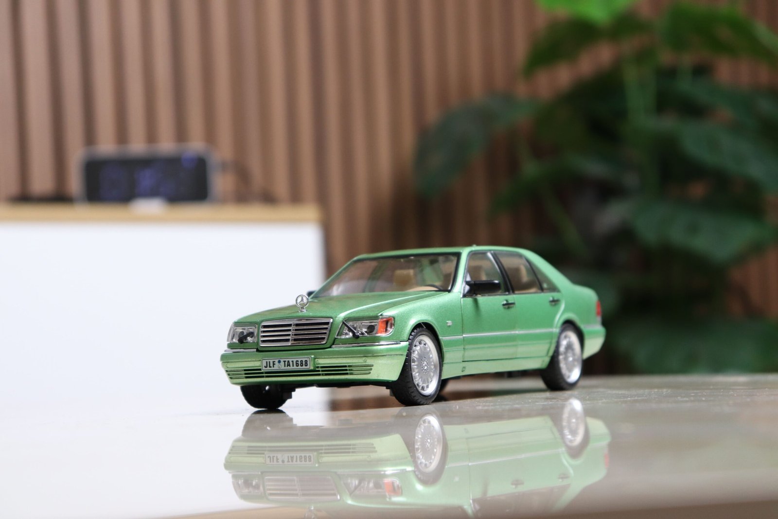 1:24 1997 Mercedes-Benz Mercedes S320 W140 S-Class - الصورة 10