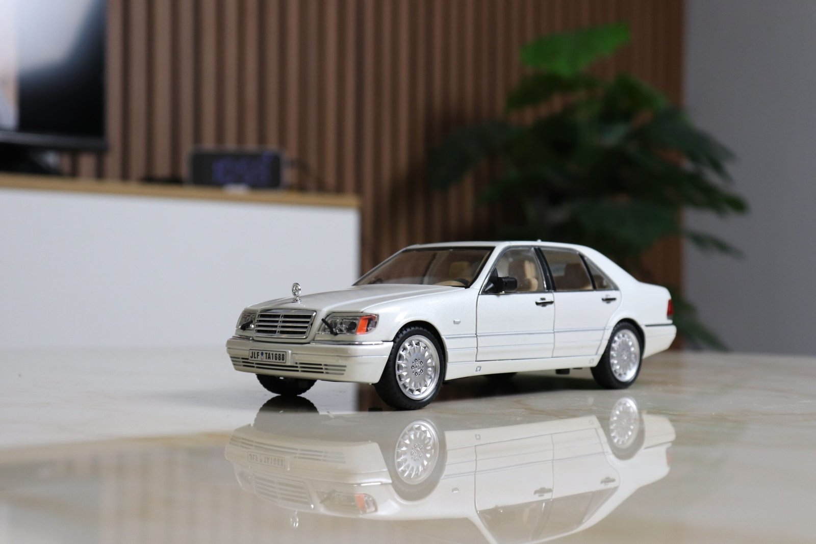 1:24 1997 Mercedes-Benz Mercedes S320 W140 S-Class - الصورة 17