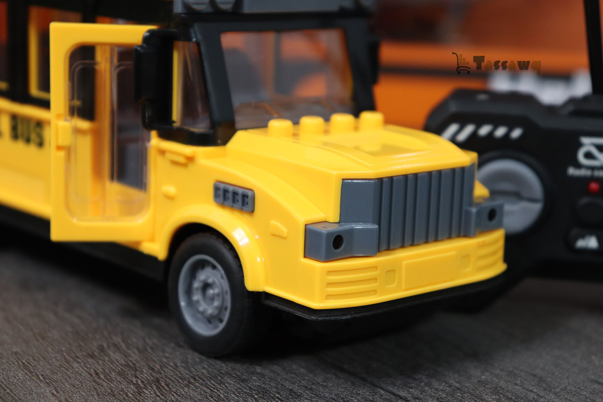 حافلة مدرسية تعمل بالتحكم عن بعد - الصورة 9