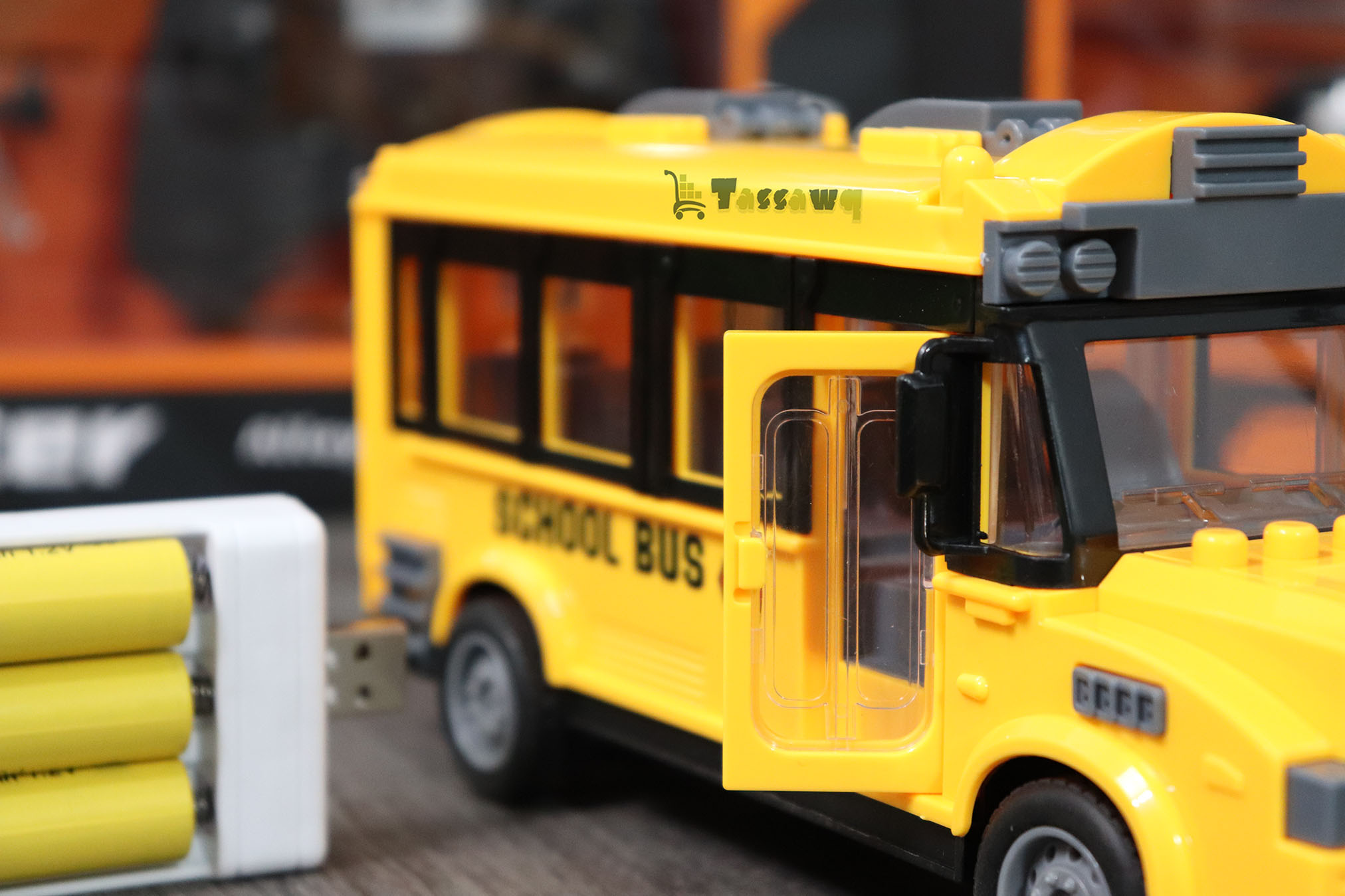 حافلة مدرسية تعمل بالتحكم عن بعد - الصورة 10