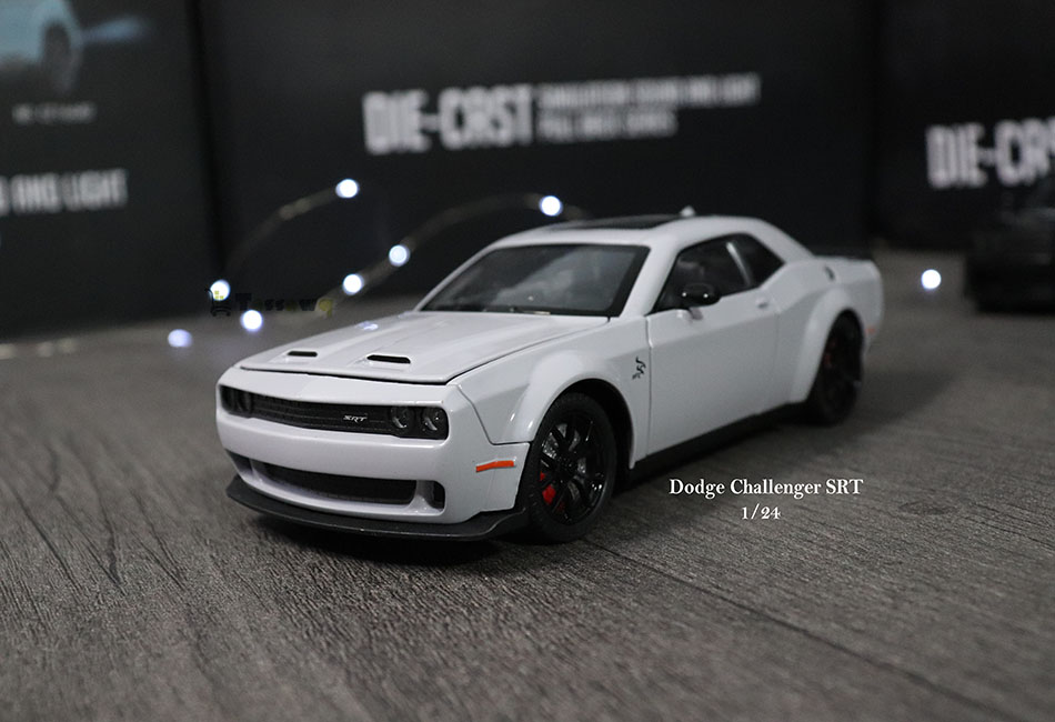 DODGE CHALLENGER SRT WIDE-BODY Modèle 1:24 - الصورة 12