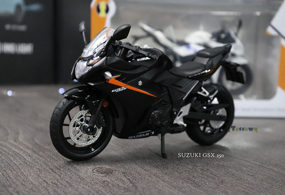 Suzuki GSX-250R Alloy Racing Motorcycle Model - الصورة 11