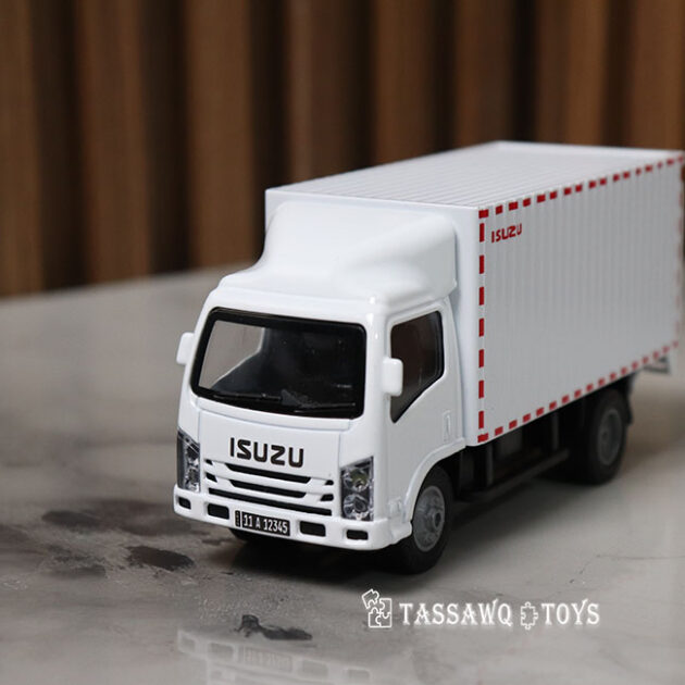مجسم شاحنة ISUZU صندوق مغلق – تصميم واقعي عالي الجودة