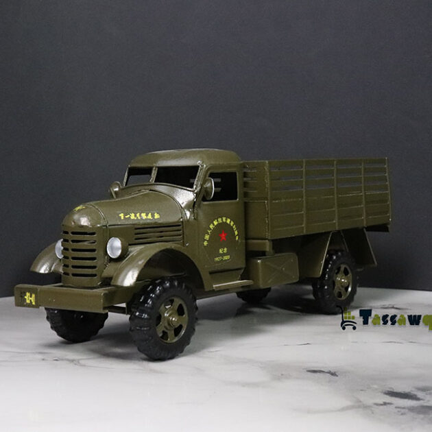 مجسم شاحنة عسكرية كلاسيكية معدنية – تصميم واقعي