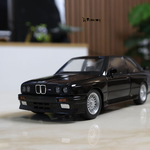 BMW M3 E30 Miniature 1:24 – Voiture de Sport Classique