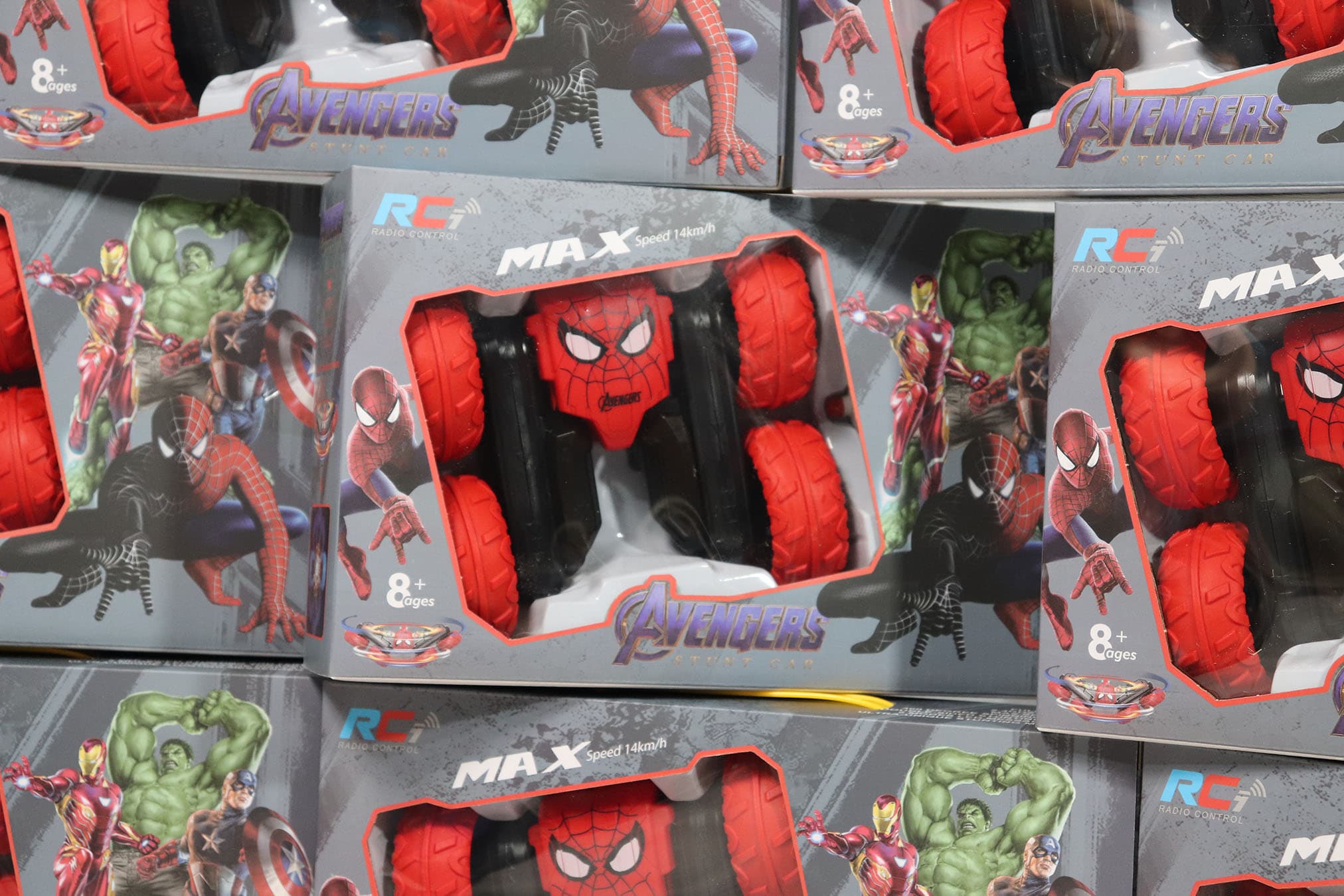 Voiture Télécommandée Spiderman 360° – Cascades & Rotation Double Face - الصورة 11