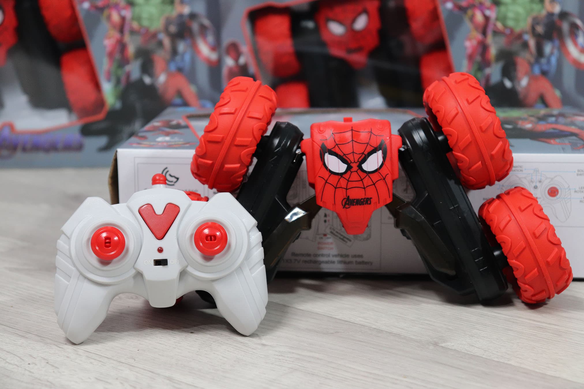 Voiture Télécommandée Spiderman 360° – Cascades & Rotation Double Face - الصورة 12