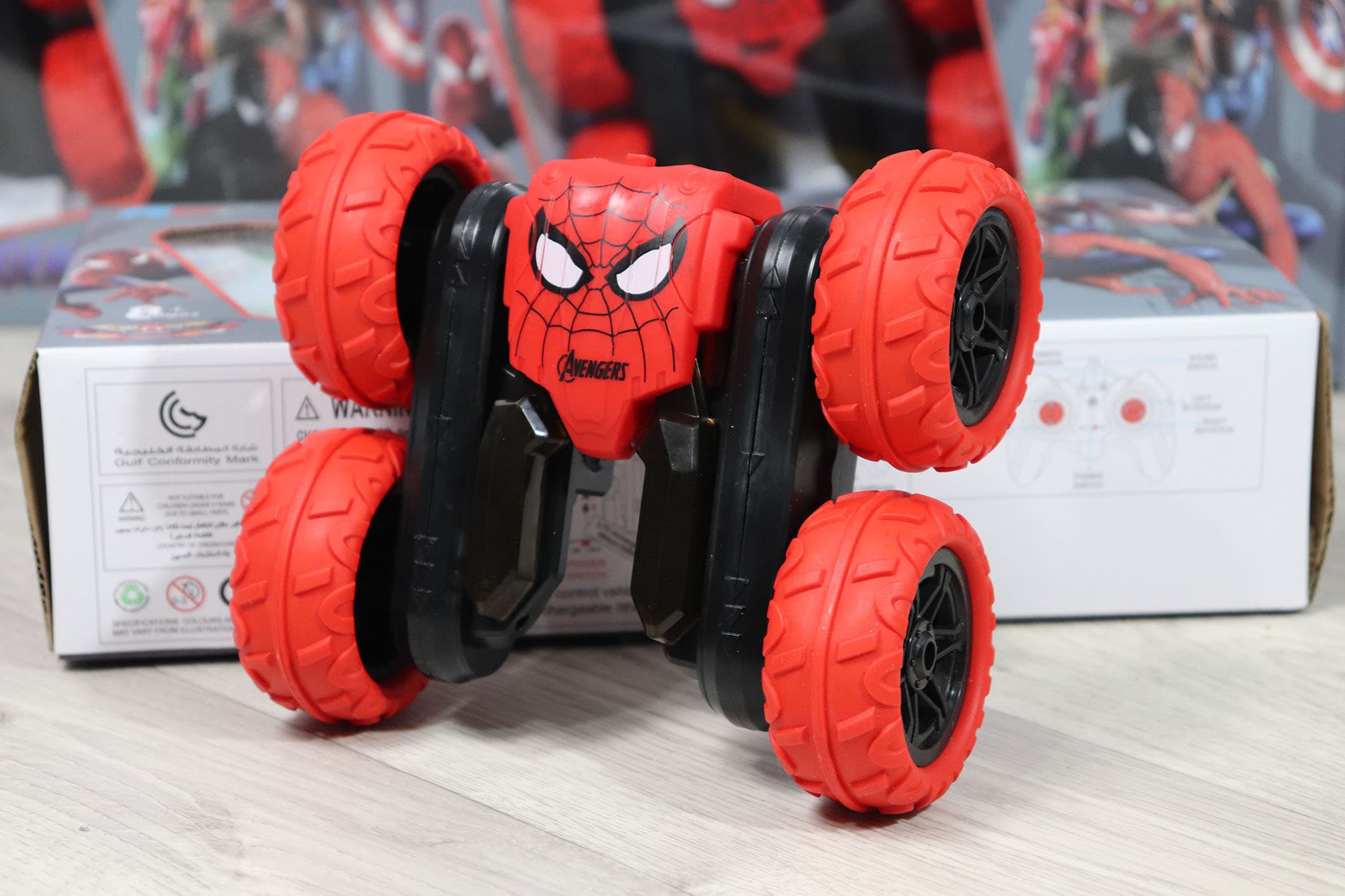 Voiture Télécommandée Spiderman 360° – Cascades & Rotation Double Face - الصورة 14