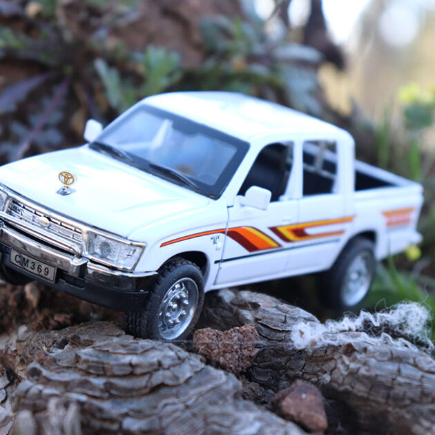 Toyota hilux classique 1:32 17 cm en métal