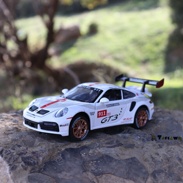 Voiture Porsche Matini en métal 1:32 avec portes ouvrantes