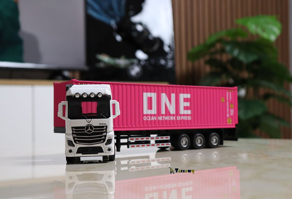 MERCEDES semi container toutes en métal