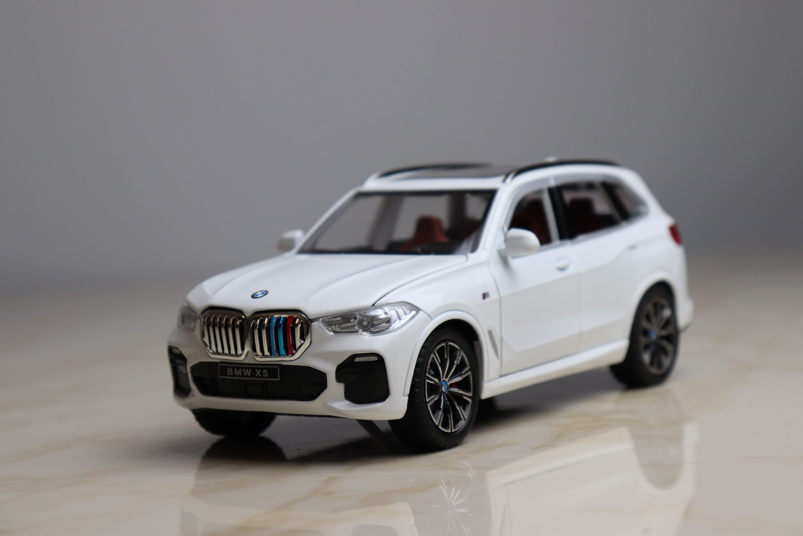 BMW X5 SUV Miniature 1:24 - الصورة 2
