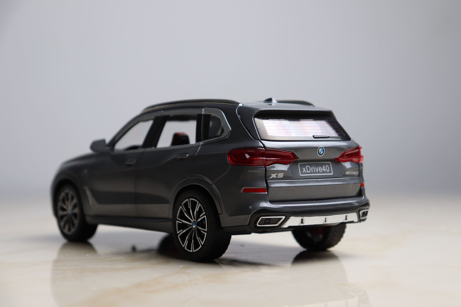 BMW X5 SUV Miniature 1:24 - الصورة 8