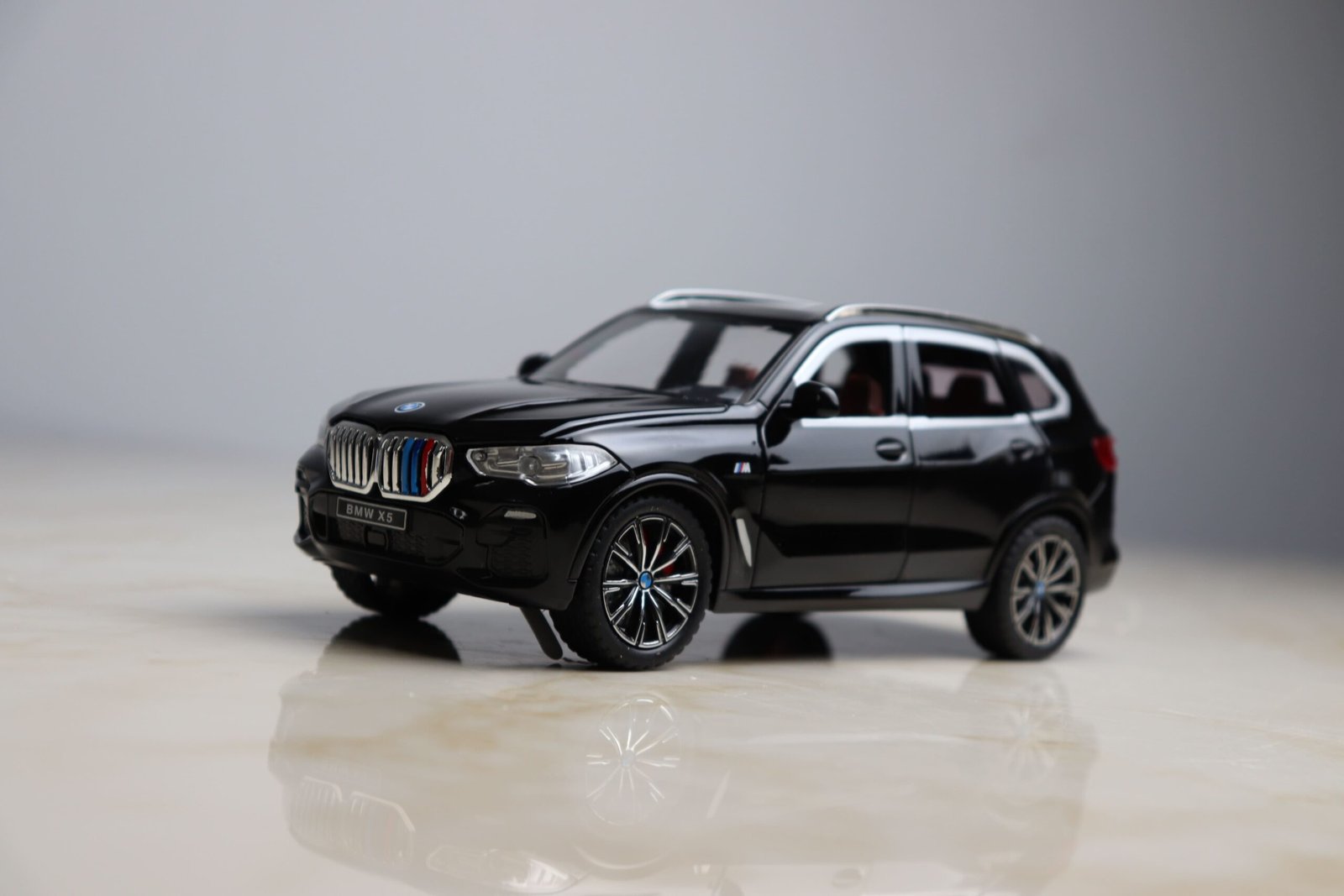 BMW X5 SUV Miniature 1:24 - الصورة 10