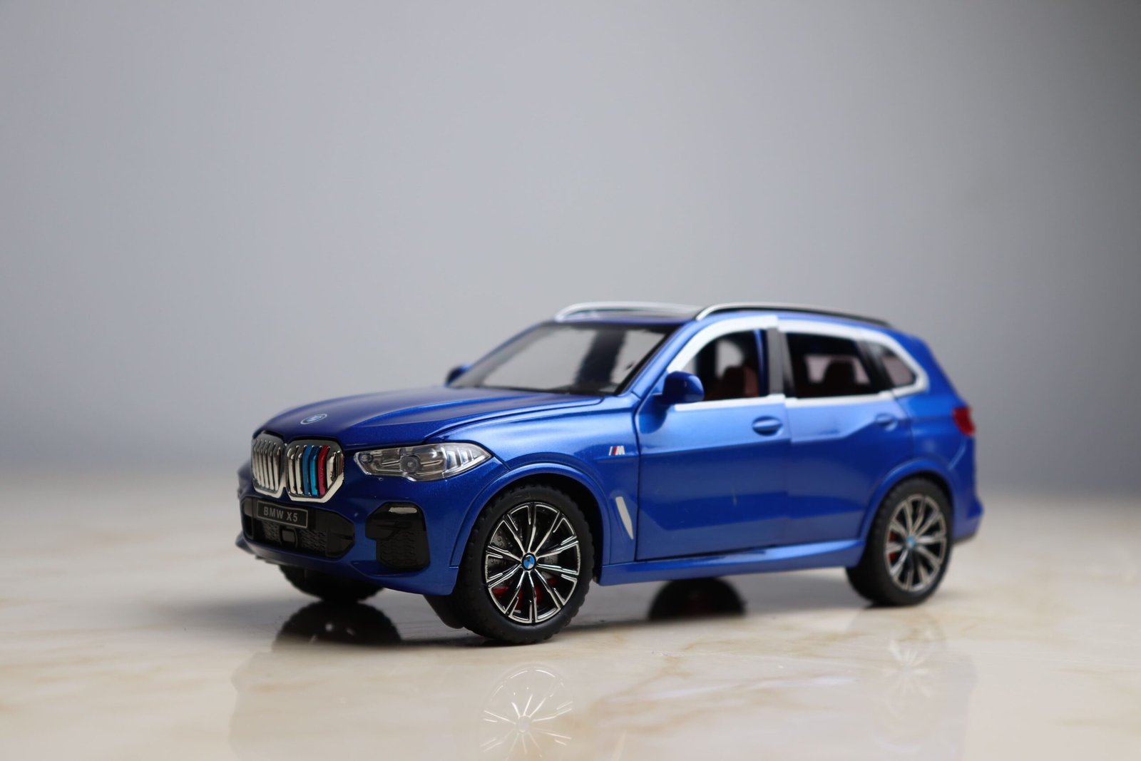 BMW X5 SUV Miniature 1:24 - الصورة 16
