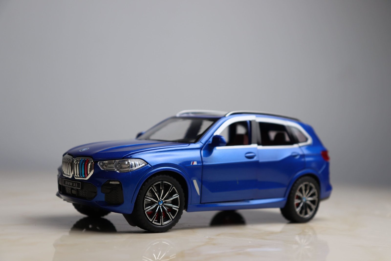 BMW X5 SUV Miniature 1:24 - الصورة 17