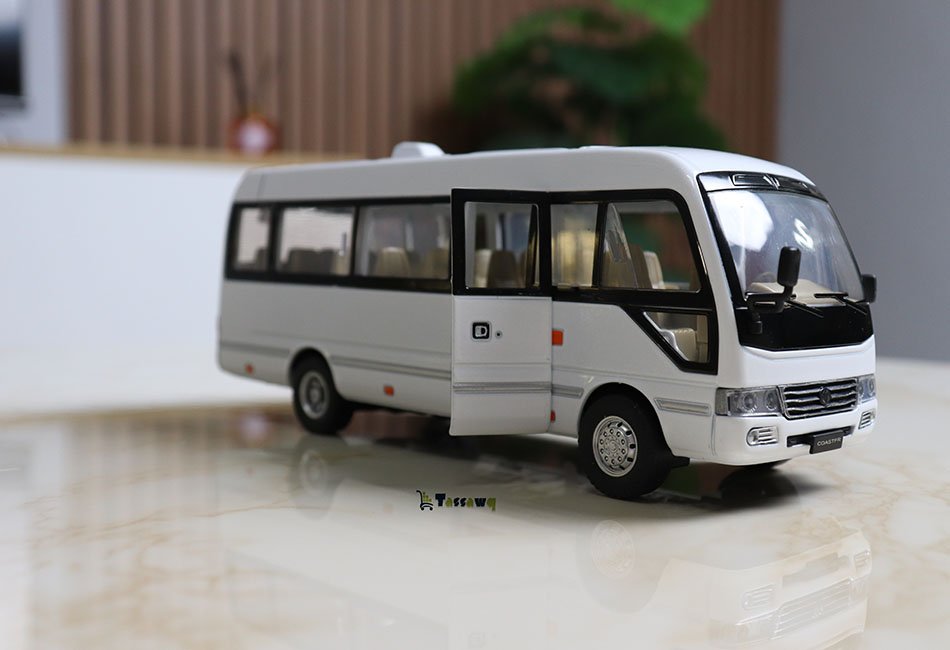 مجسم حافلة تويوتا فاخرة | Diecast Collectible Bus - الصورة 12