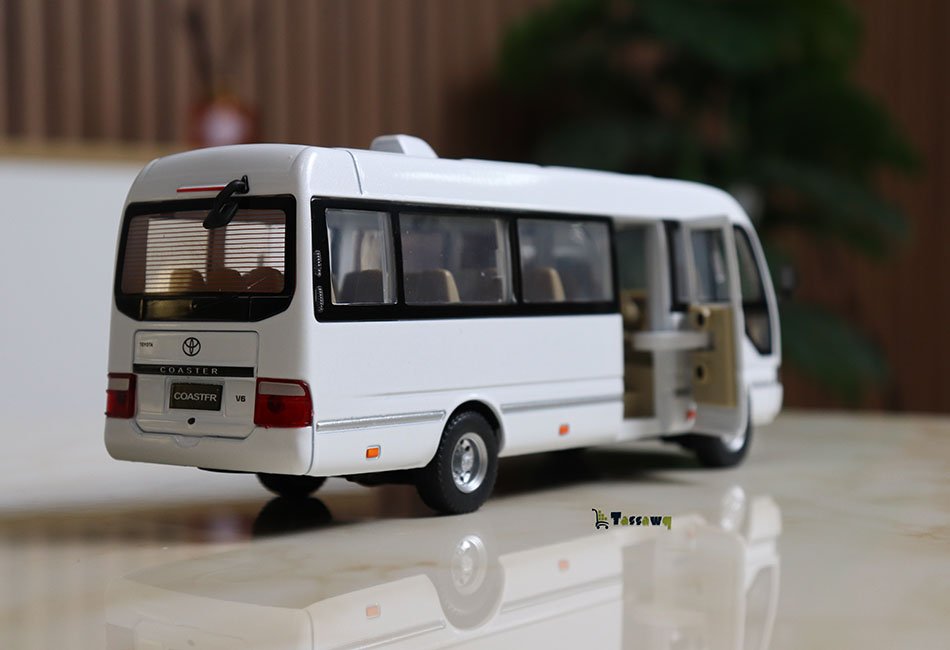 مجسم حافلة تويوتا فاخرة | Diecast Collectible Bus - الصورة 13