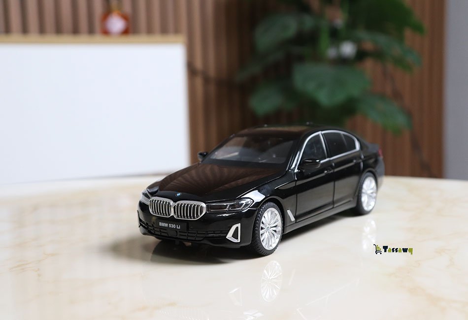 مجسم BMW 530i فاخر – مقياس 1:24 | Diecast - الصورة 2