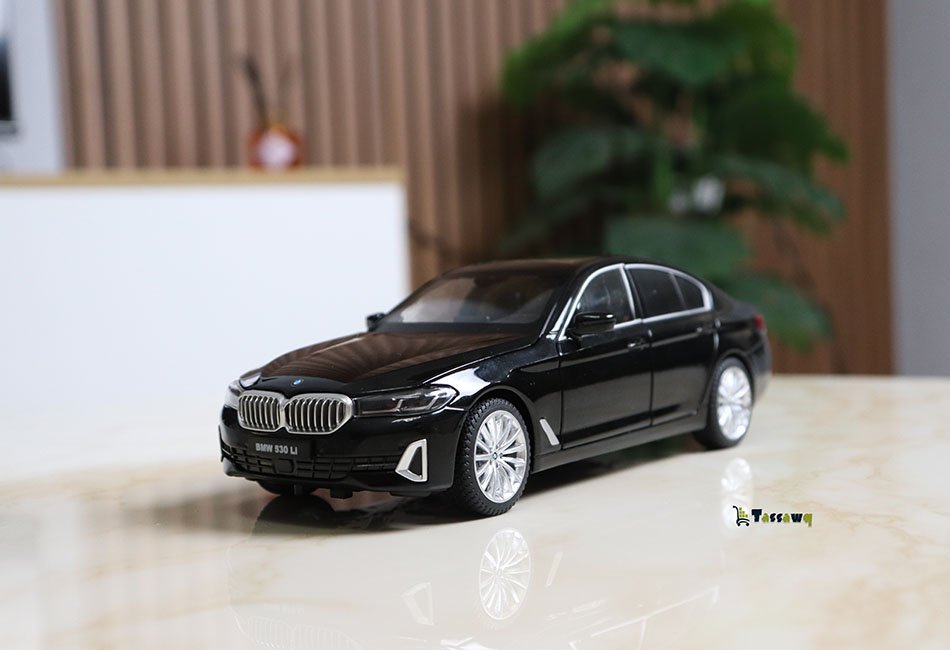 مجسم BMW 530i فاخر – مقياس 1:24 | Diecast - الصورة 8