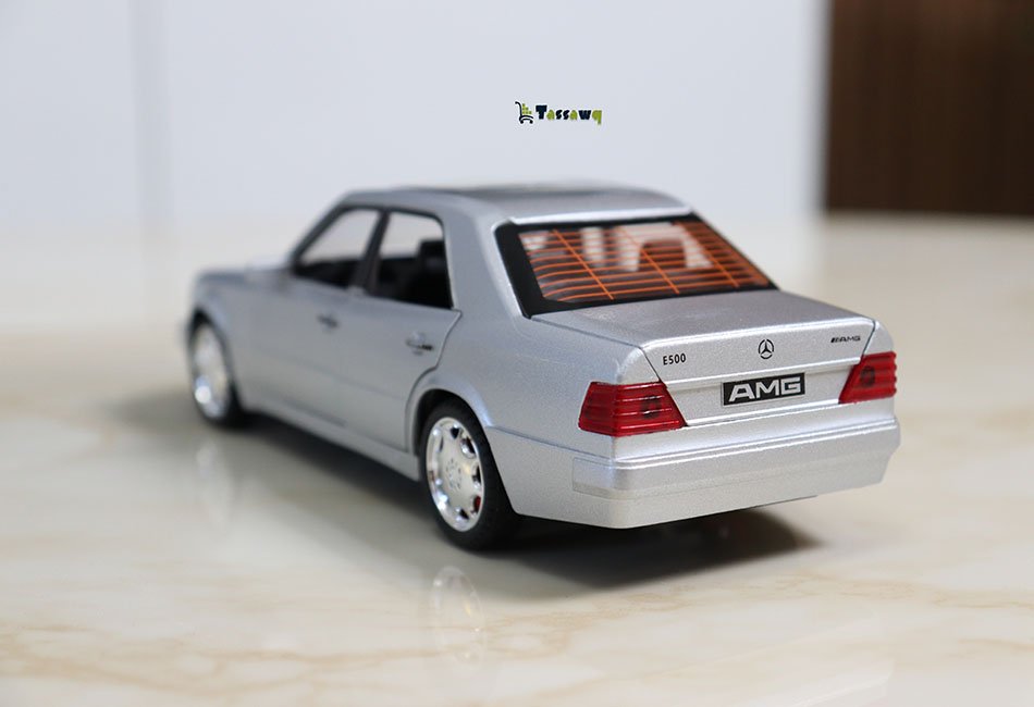 مجسم Mercedes-Benz W124 E500 AMG الكلاسيكية - الصورة 3