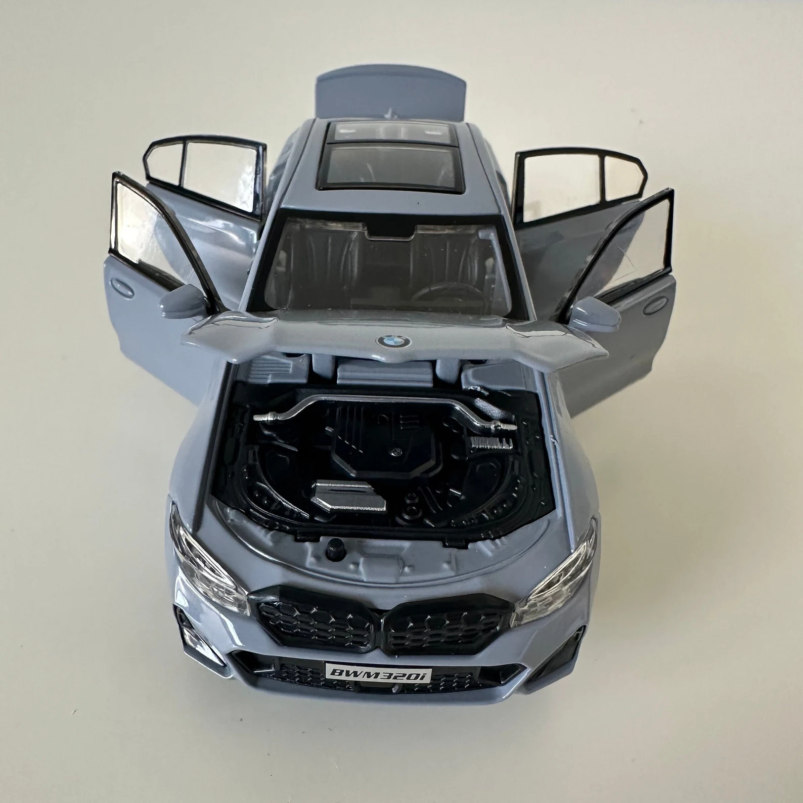 : Miniature BMW 320i Berline – Élégant | 1/30 🚘 - الصورة 7