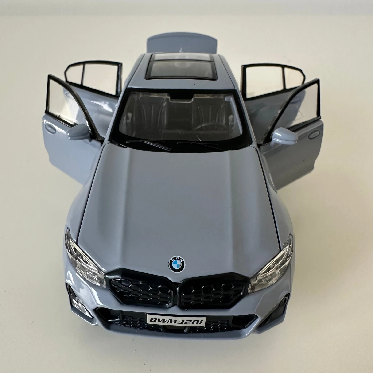 : Miniature BMW 320i Berline – Élégant | 1/30 🚘 - الصورة 10